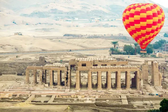 Besuch der wichtigsten Sehenswürdigkeiten in Luxor und Assuan an Bord der Sola Dahabiya Nilkreuzfahrt
